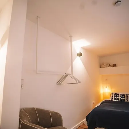 Apartment Luxus - Vollmoebliert - Zentral - Kliniknaehe *