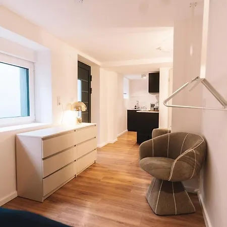 Luxus - Vollmoebliert - Zentral - Kliniknaehe Apartment *
