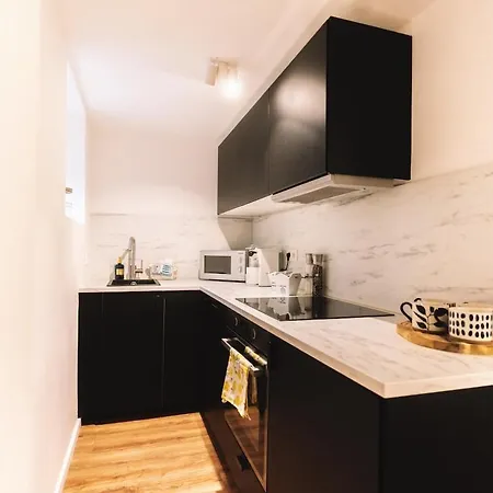 Luxus - Vollmoebliert - Zentral - Kliniknaehe Apartment